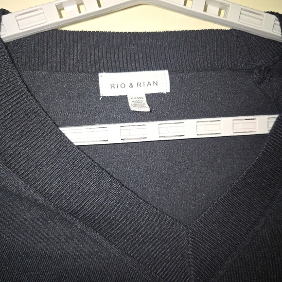 Rio & Rian V-Neck Sweater Ribbed Neck & Wide Flare Sleeve With Button Size XL - Picture 6 of 11